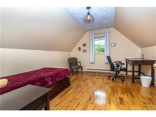 76 Island View Dr, Douglas, NB 