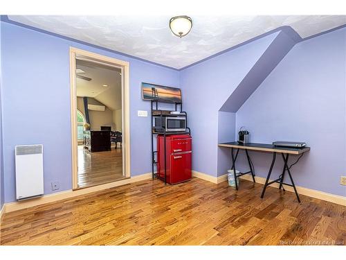 76 Island View Dr, Douglas, NB 