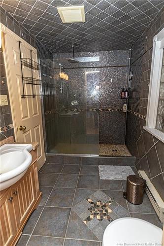 76 Island View Dr, Douglas, NB 