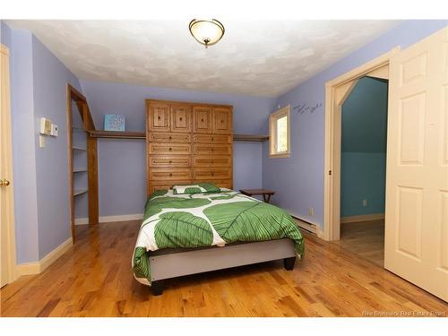 76 Island View Dr, Douglas, NB 