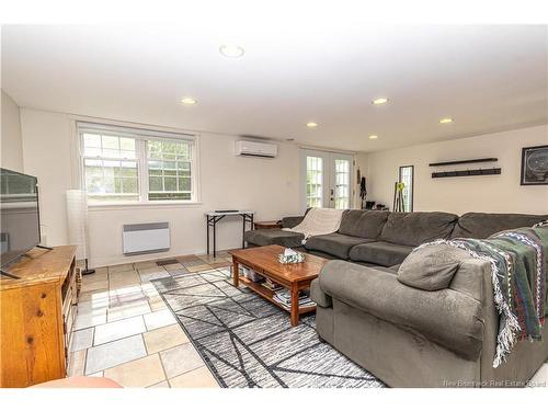 76 Island View Dr, Douglas, NB 