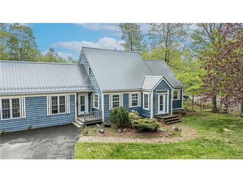76 Island View Dr, Douglas, NB 
