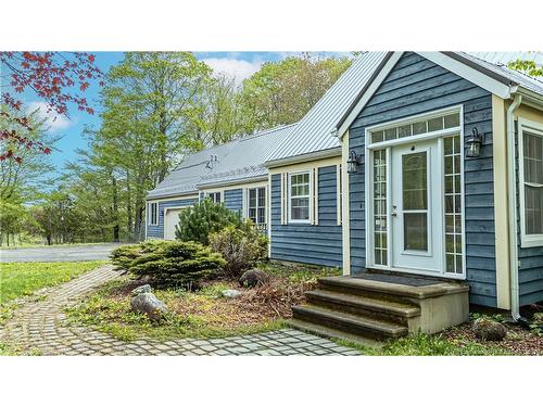 76 Island View Dr, Douglas, NB 