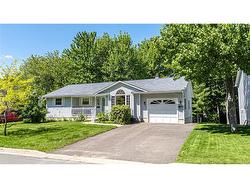 22 Rose CRT  Fredericton, NB E3A 5T9