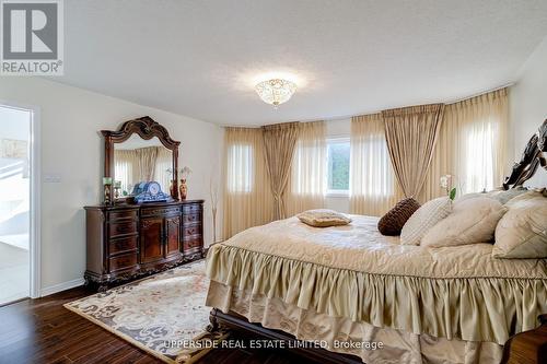 167 Covent Crescent, Aurora, ON 