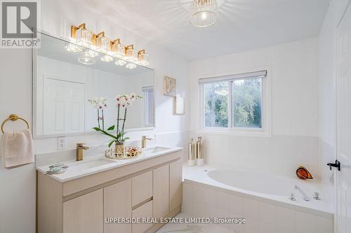 167 Covent Crescent, Aurora, ON 