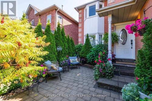 167 Covent Crescent, Aurora, ON 