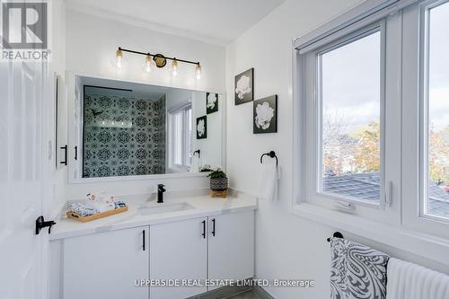 167 Covent Crescent, Aurora, ON 