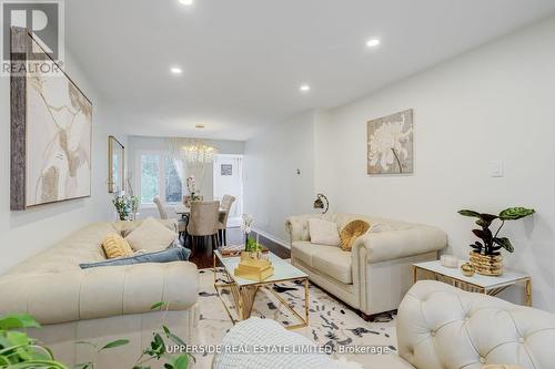 167 Covent Crescent, Aurora, ON 