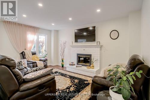 167 Covent Crescent, Aurora, ON 