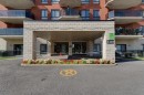 Entry - 603-3330 Boul. Le Carrefour, Laval (Chomedey), QC 