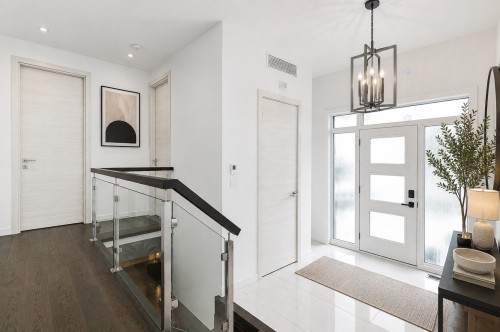 Mud Room - 6020 Rue Robert, Saint-Placide, QC 
