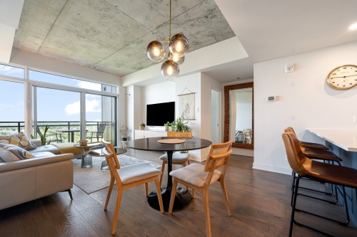 Salle à manger - 2107-5505 Boul. Du Quartier, Brossard, QC 