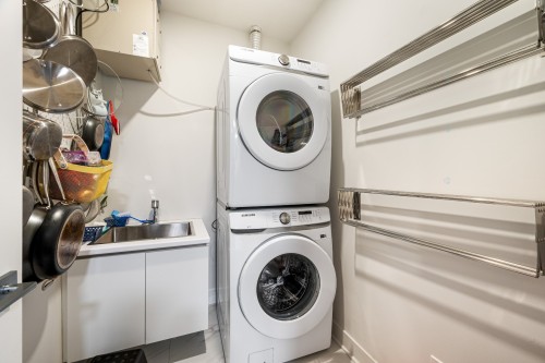 Salle de lavage - 2107-5505 Boul. Du Quartier, Brossard, QC 