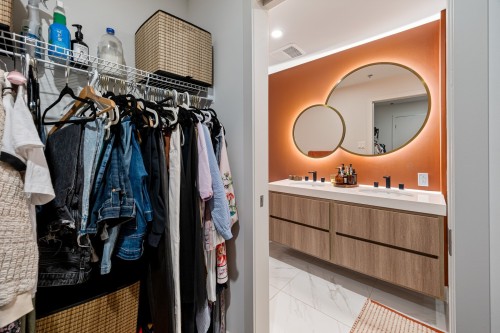 Penderie (Walk-in) - 2107-5505 Boul. Du Quartier, Brossard, QC 