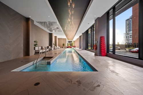 Piscine - 2107-5505 Boul. Du Quartier, Brossard, QC 