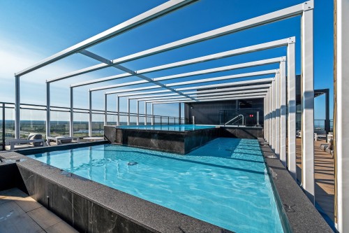 Piscine - 2107-5505 Boul. Du Quartier, Brossard, QC 