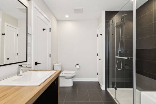 Salle de bains attenante à la CCP - 1100 Allée Du Géant, Mont-Tremblant, QC 