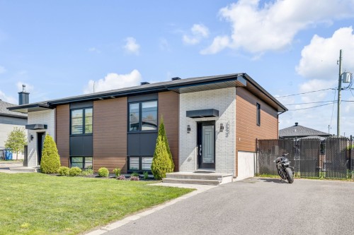 1324 Rue des Céramistes  Québec (La Haute-Saint-Charles), QC G3K 0R2
