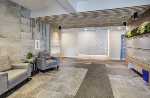 Mud Room - 407-3650 Rue Roland-Marquette, Longueuil (Saint-Hubert), QC 