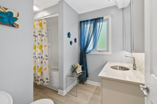Salle de bains - 158 Av. Mermoz, Candiac, QC 