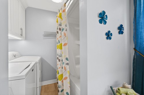 Salle de lavage - 158 Av. Mermoz, Candiac, QC 
