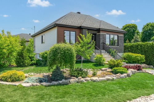 678 Rue Grace  Lachute, QC J8H 0N1