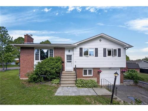 18 Dickson St, Fredericton, NB 