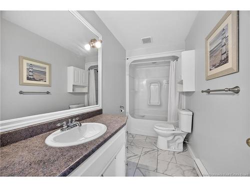 18 Dickson St, Fredericton, NB 