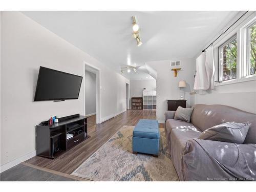 18 Dickson St, Fredericton, NB 