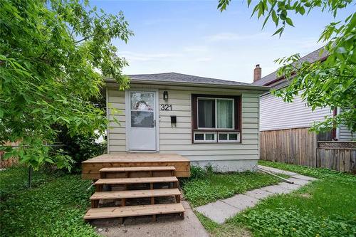 321 Berry ST  Winnipeg, MB R3J 1N4