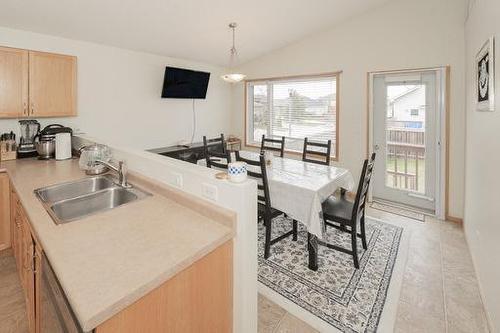 112 Southside Dr, Winnipeg, MB 