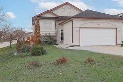 112 Southside DR  Winnipeg, MB R3X 2H3