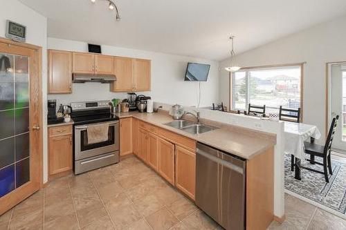 112 Southside Dr, Winnipeg, MB 