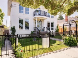 127 Wellington Ave Victoria, BC V8V 4H8