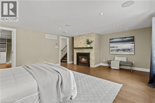 404 Hamilton Drive, Ancaster, ON 