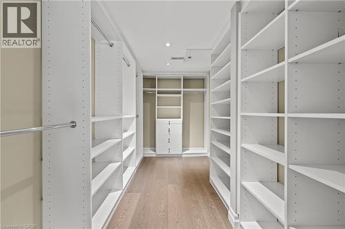 404 Hamilton Drive, Ancaster, ON 