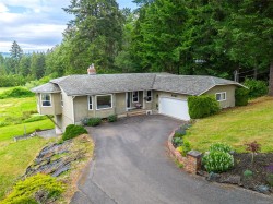 2267 Regina Dr  Duncan, BC V9L 5V3