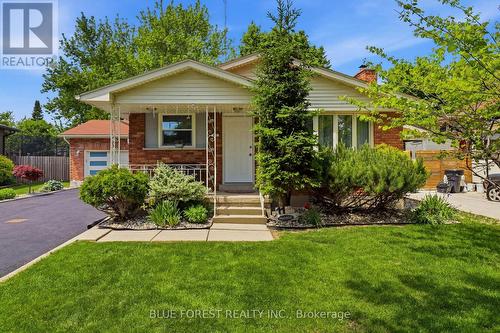 11 HILLSBOROUGH ROAD  London South (South O), ON N6J 2E7