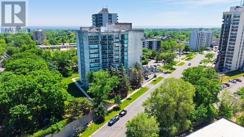 304 - 20 SPEERS ROAD  Oakville (Co Central), ON L6K 3R5