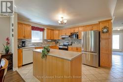 Kitchen - appliances included - 