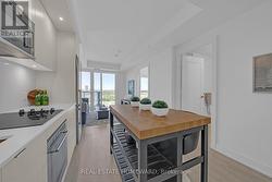 2039 - 20 INN ON THE PARK DRIVE Toronto, ON M3C 0P8