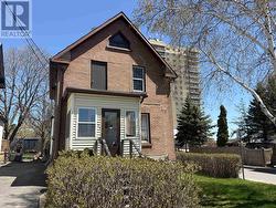 390 Ambrose  Thunder Bay, ON P7B 1M4