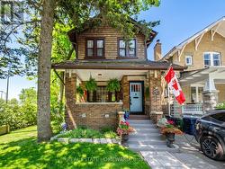 24 WAVERLEY ROAD  Toronto, ON M4L 3T1