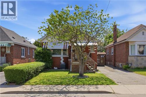 Brick bungalow - 97 Tragina Avenue S, Hamilton, ON 