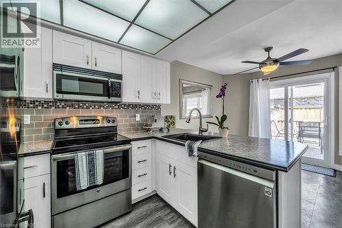 732 Bennett Crescent, Oshawa, ON - Indoor Photo Showing Kitchen With Upgraded Kitchen