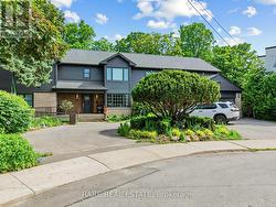 LOWER - 2 LEANDER COURT Toronto, ON M4B 2W1