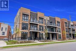 5 - 1 BOND CRESCENT Richmond Hill, ON L4E 1J4