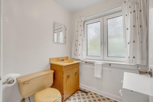 34 Addison Crescent, Toronto, ON 