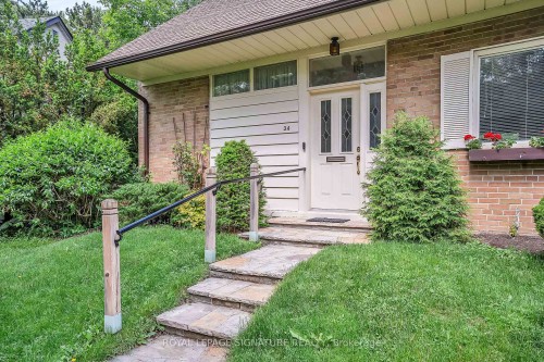 34 Addison Crescent, Toronto, ON 